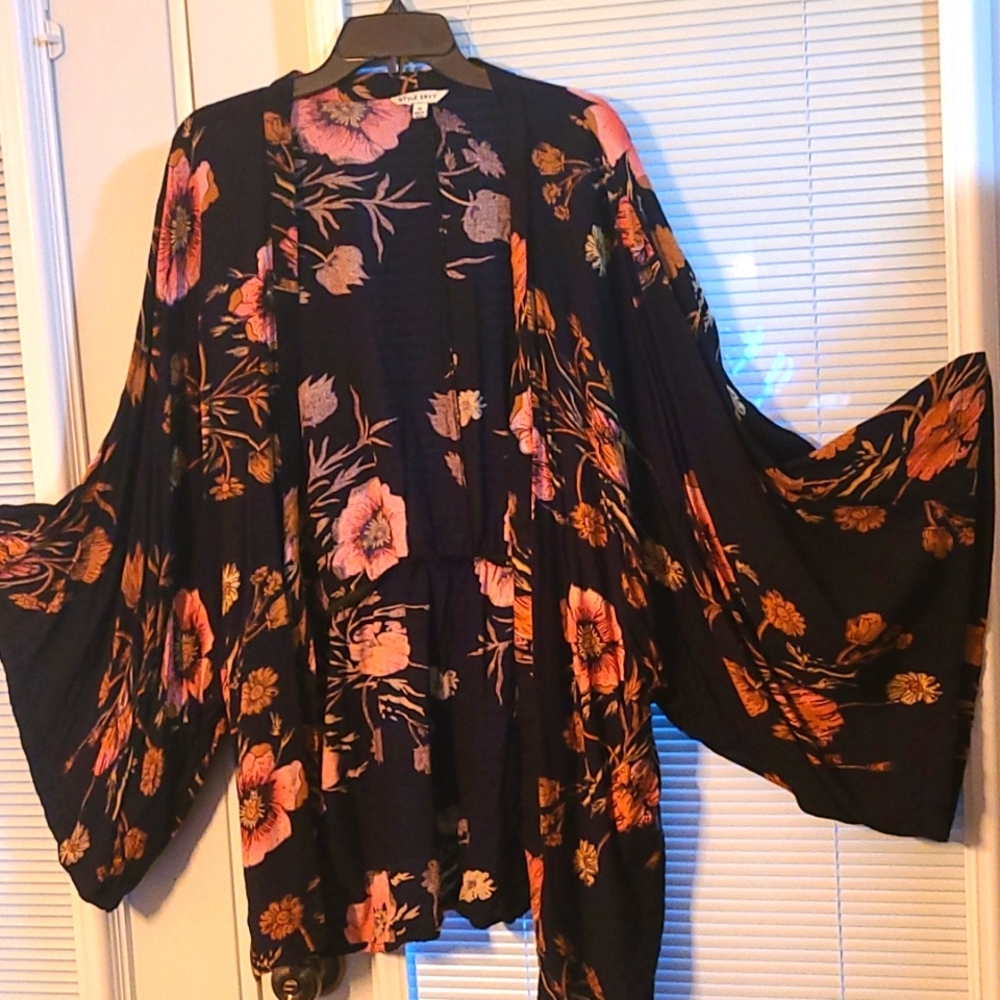 Open Front Wrap Floral